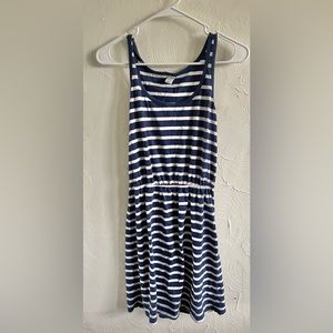 Old navy white and navy striped dress
Size small